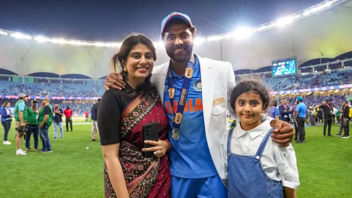 ravindra jadeja won the best fielder award in the champions trophy final